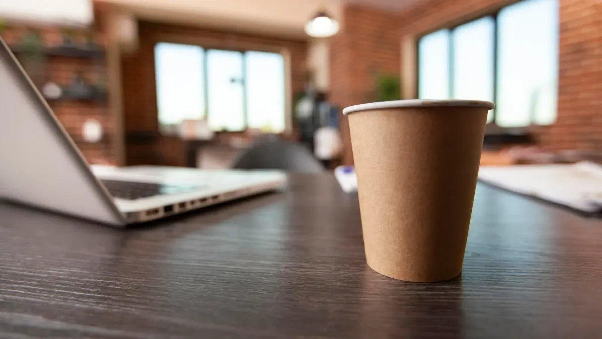 Coffee Cup Tidy Office Desk_482257 119369 (1)